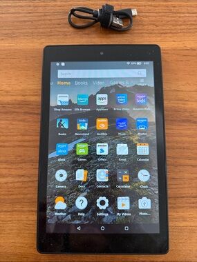 Amazon Fire HD 8 7th generation Tablet in Black with USB Cable